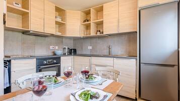 Villa (3 Bedrooms) | Private kitchen | Microwave, oven, stovetop, dishwasher