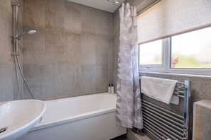 Villa (3 Bedrooms) | Bathroom | Shampoo - Sea Dream House, Kessingland (Lowestoft)