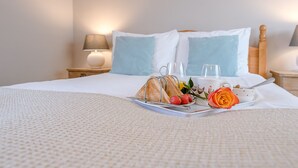 2 bedrooms, Egyptian cotton sheets, laptop workspace, iron/ironing board - The Hayloft Boundary Farm Air Manage Suffolk (Woodbridge)