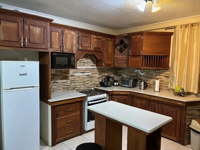 Air Conditioned House With Garden and Ocean Views For Family And Adventure