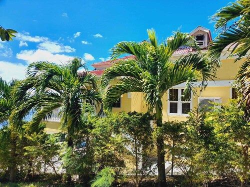 Air Conditioned House With Garden and Ocean Views For Family And Adventure