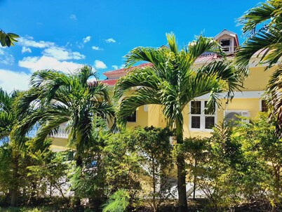 Air Conditioned House With Garden and Ocean Views For Family And Adventure