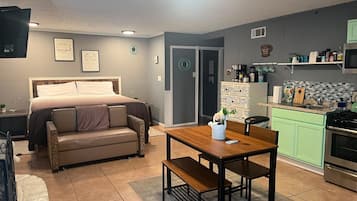 1 chambre, fer et planche à repasser, accès au Wi-Fi (inclus)