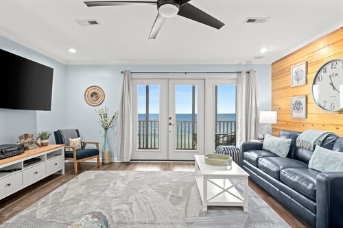Beach Front! Magical Stay on the Water! Two king beds, Book Summer Dates Now!