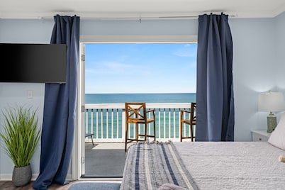 Beach Front! Magical Stay on the Water! Two king beds, Book Summer Dates Now!