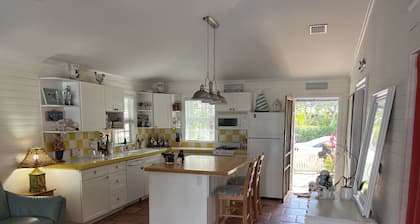Key Westy cottage in Lake Worth
