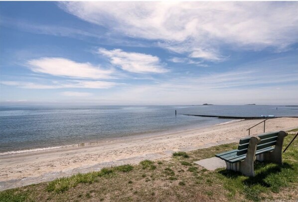 Beach nearby, sun loungers, beach towels