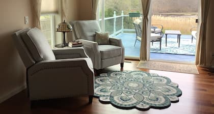 Patchogue River Retreat, 8 minute walk to West Beach