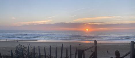 Una spiaggia nelle vicinanze