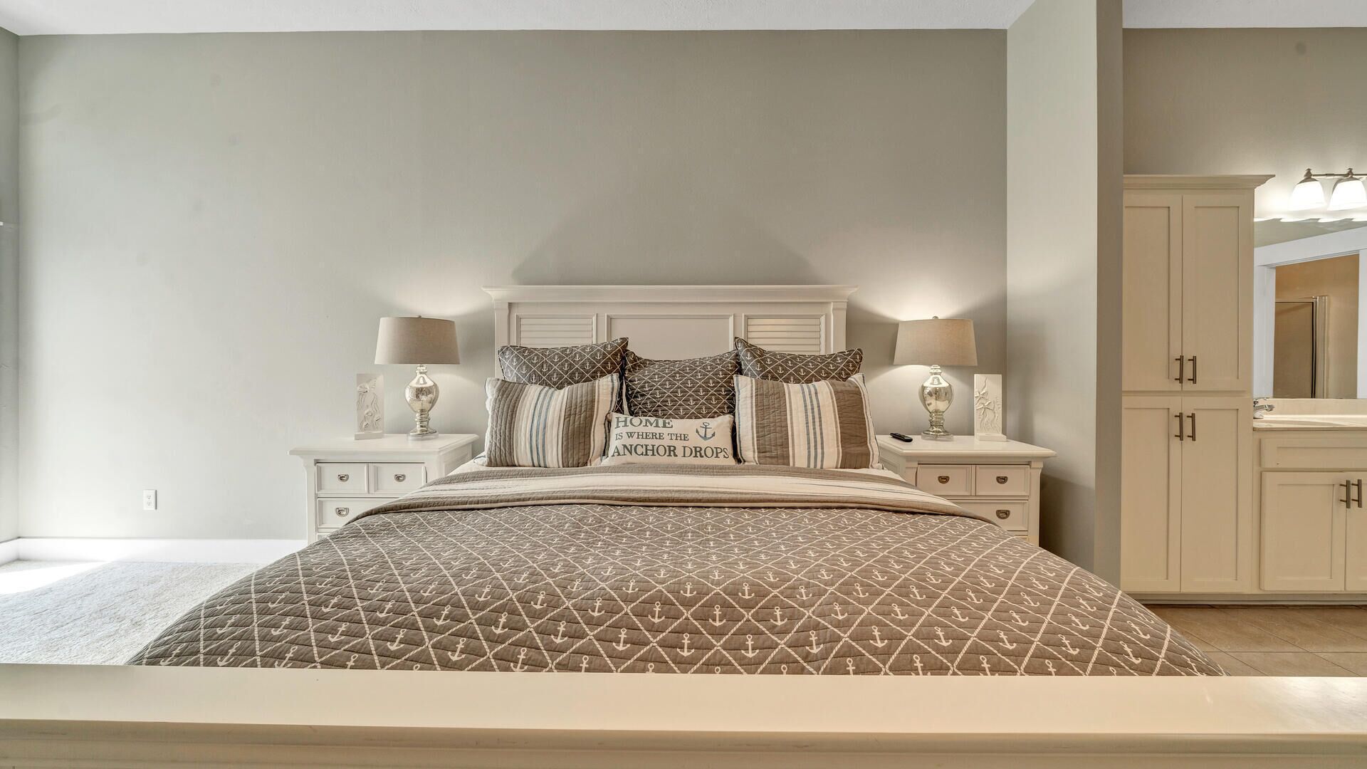 2 bedrooms, iron/ironing board, WiFi