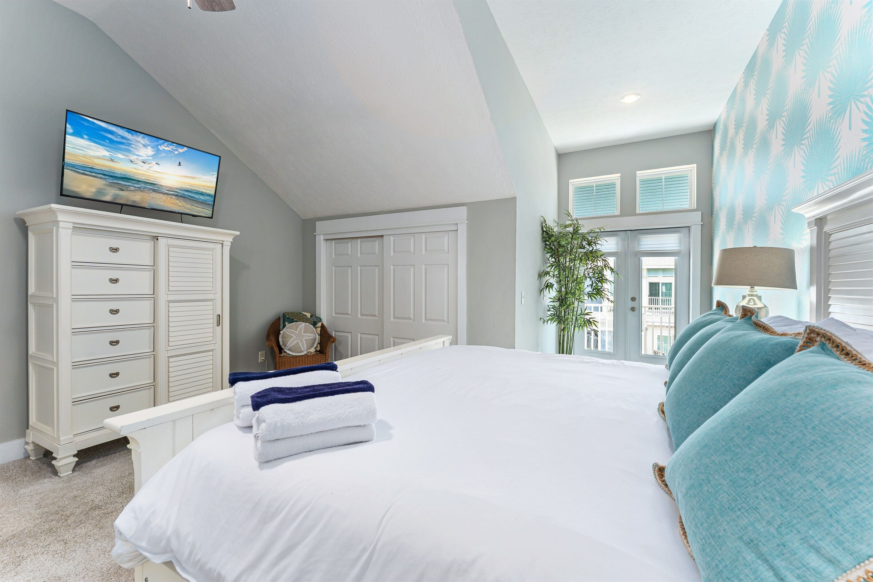 2 bedrooms, iron/ironing board, WiFi