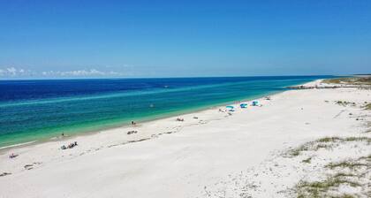 Paradise Steps from the Beach, Golf Cart, Pool, Deck, Grill, & Beach Service