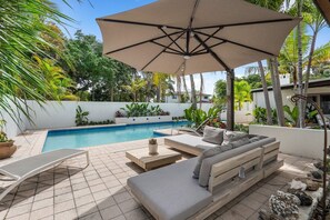 Outdoor pool - Coastal Ft Lauderdale Salt water-Pool Home (Wilton Manors)