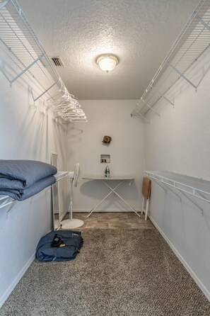 Interior - 3 Blocks From Beach, Parks 2 (Cape Canaveral)