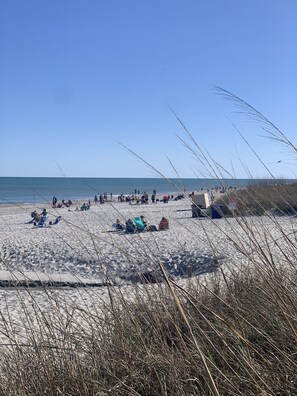 Plage à proximité, chaise longue