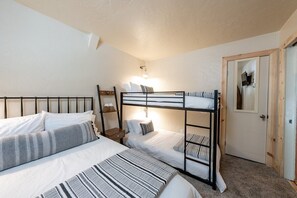 3 bedrooms, iron/ironing board, free WiFi, bed sheets
