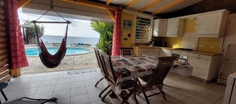 Mezzanine apartment in a small complex comprising 3 apartments and an independent bungalow.