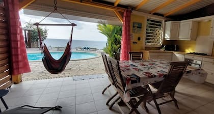 Mezzanine apartment in a small complex comprising 3 apartments and an independent bungalow.