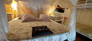1 bedroom, iron/ironing board, WiFi, bed sheets - Mezzanine apartment in a small complex comprising 3 apartments and an independent bungalow. (Pointe-Noire)