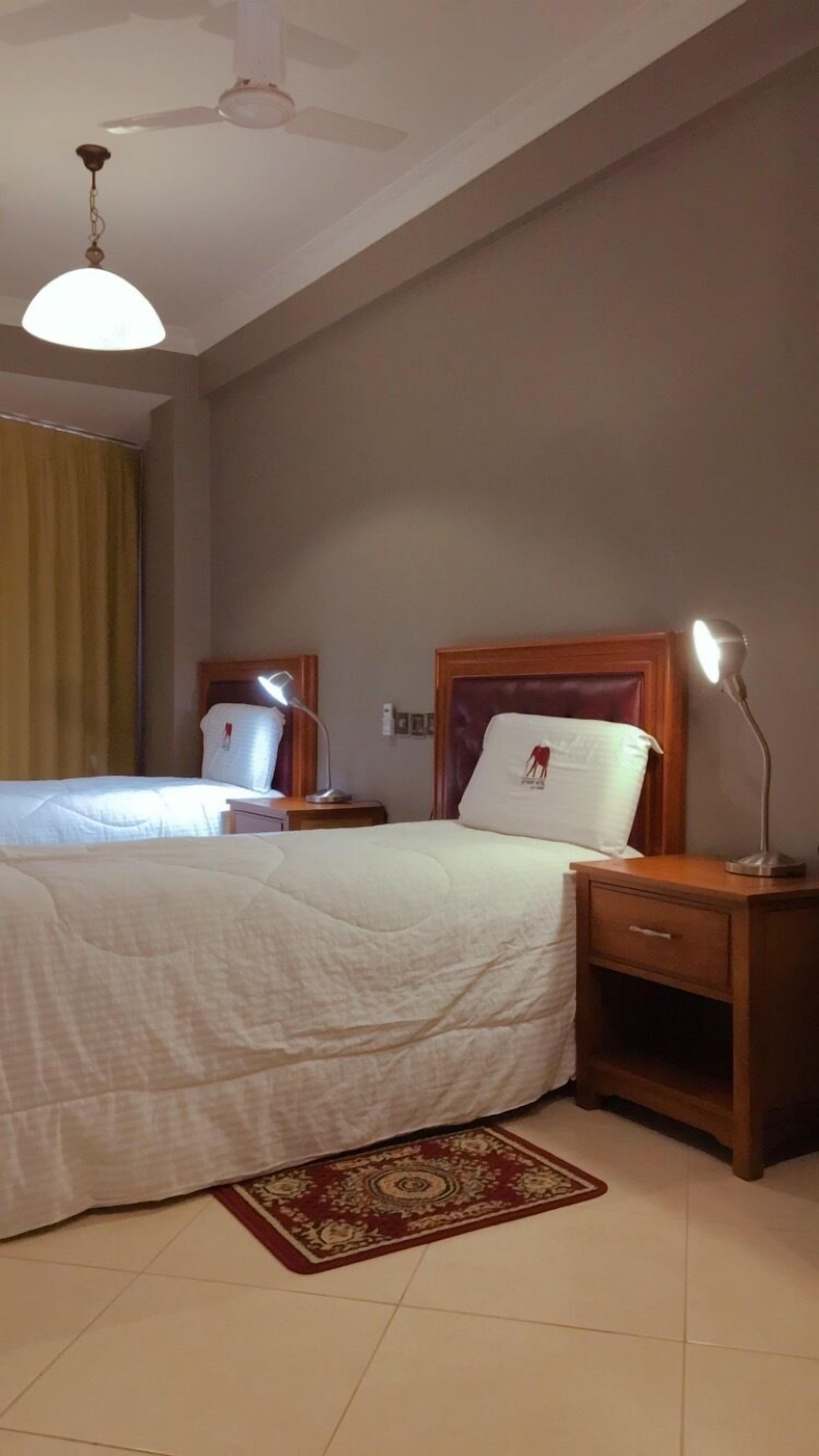 design twin room | desk