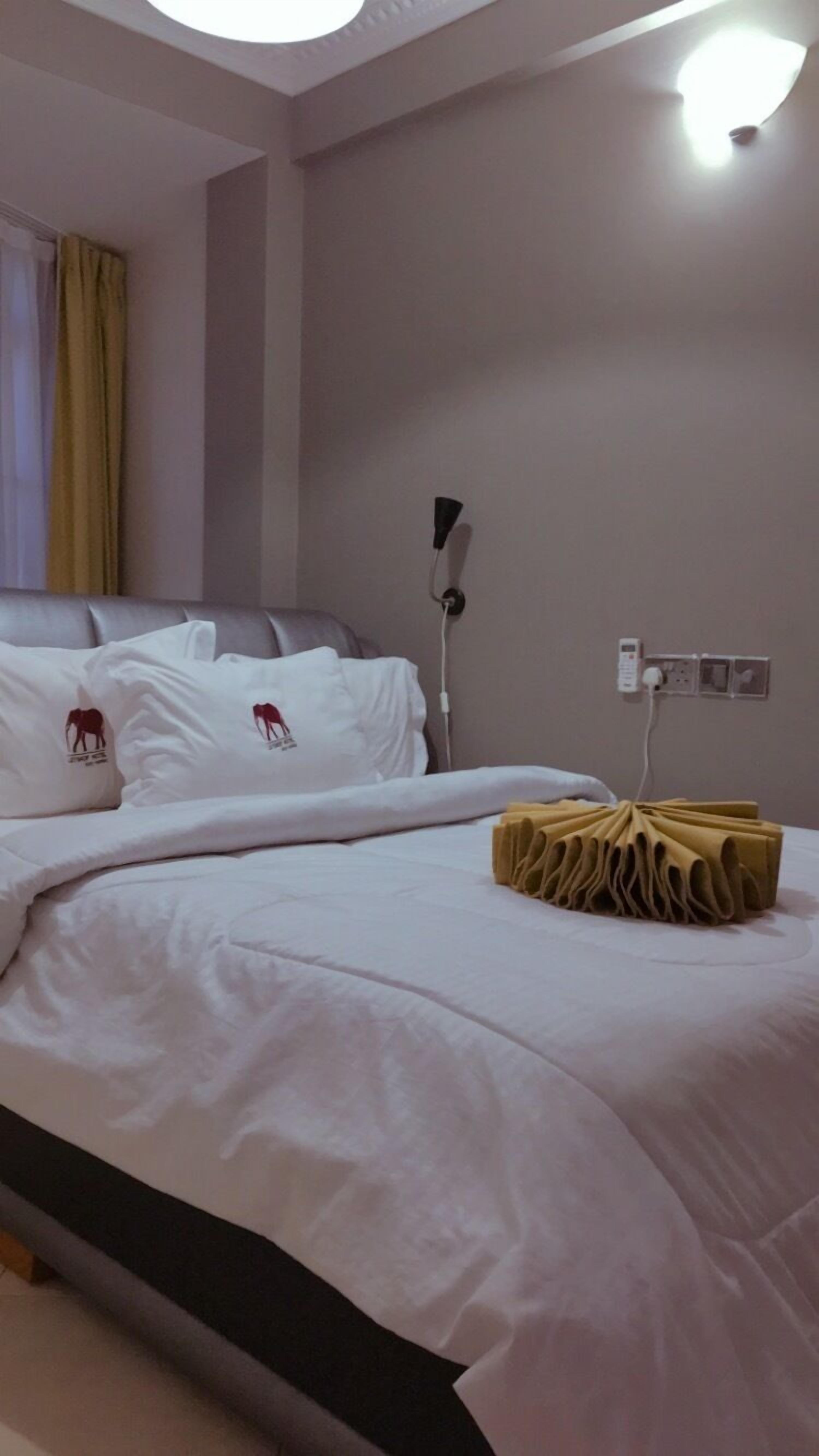 exclusive room | desk