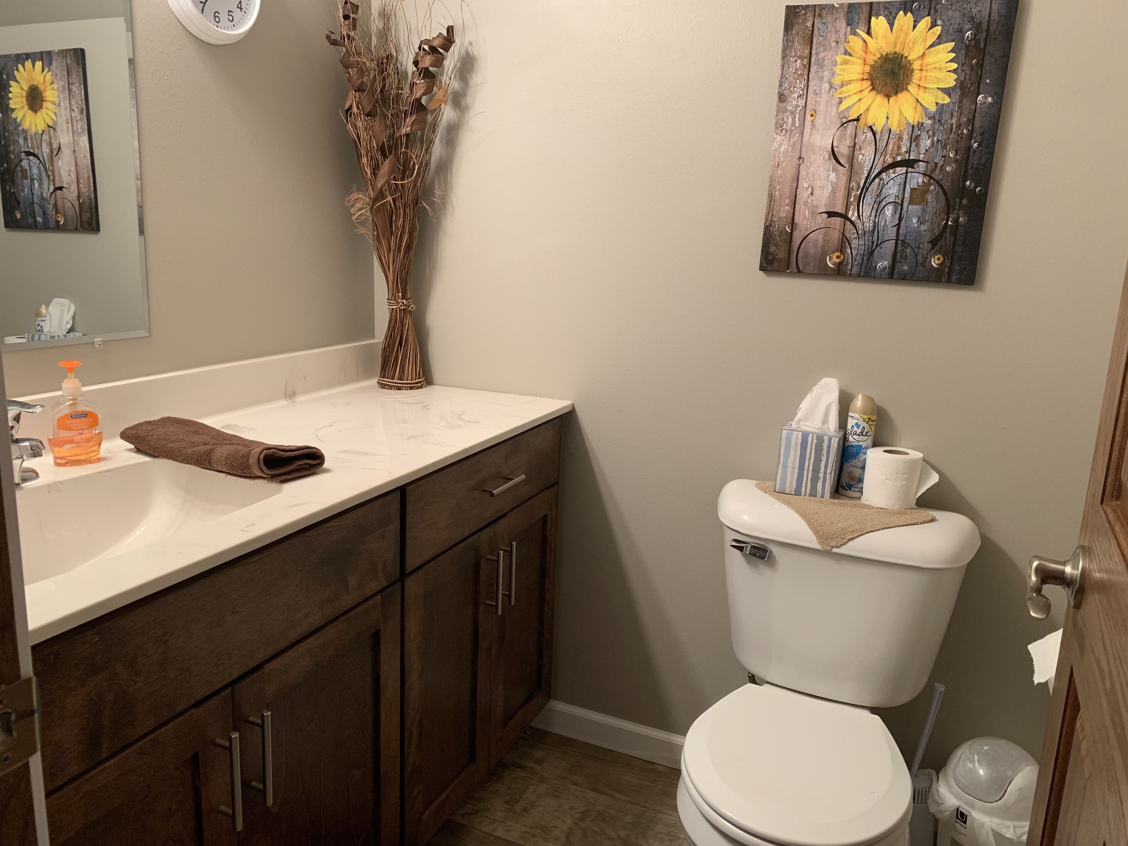 Suihkun ja ammeen yhdistelmä, pyyhkeet