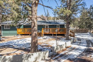 Exterior - Colorado Mountain House - Views and a Hot Tub! (Cascade-Chipita Park)