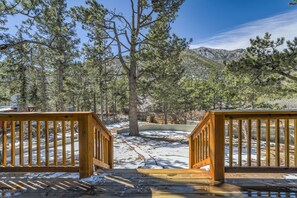 Property grounds - Colorado Mountain House - Views and a Hot Tub! (Cascade-Chipita Park)
