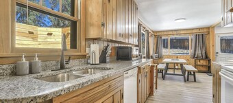 Colorado Mountain House - Views and a Hot Tub!