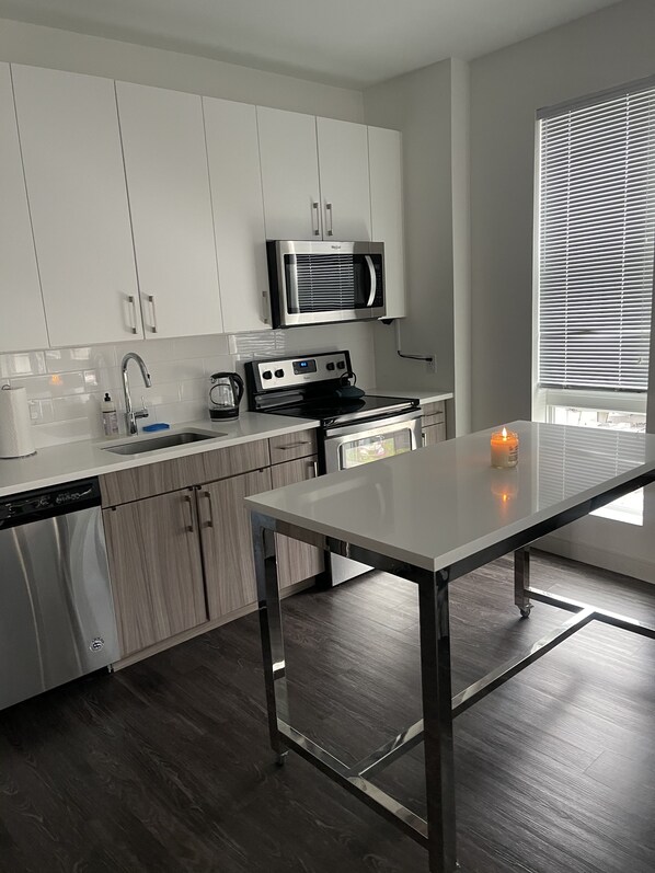 Microwave, dishwasher, coffee/tea maker, cookware/dishes/utensils