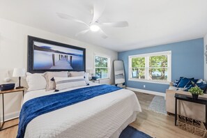 3 habitaciones, escritorio y tabla de planchar con plancha 