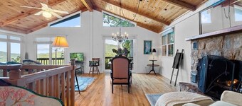 Stunning panoramic mountain views-close to town!