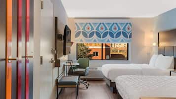 Kamer, 2 queensize bedden, toegankelijk voor mindervaliden (Hearing) | Een bureau, verduisterende gordijnen, een strijkplank/strijkijzer