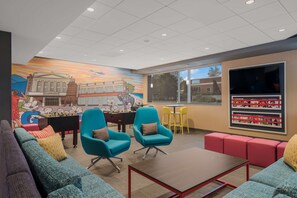 Lobby - Tru by Hilton Greensboro, NC (Greensboro)