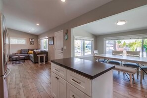 Interior - NEW Super Clean 3 Bed / 2 Bath Home - Fully Loaded (San Diego)