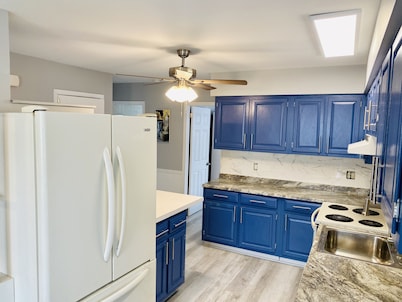 Elegant and Bright Ocean Block Home w/ Private Balcony, BBQ & Patio