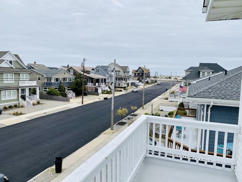 Elegant and Bright Ocean Block Home w/ Private Balcony, BBQ & Patio