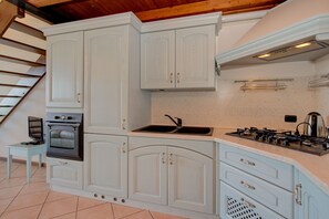 Fridge, oven, coffee/tea maker, electric kettle - Borgo Alto By Bookinggardalake (Puegnago sul Garda)