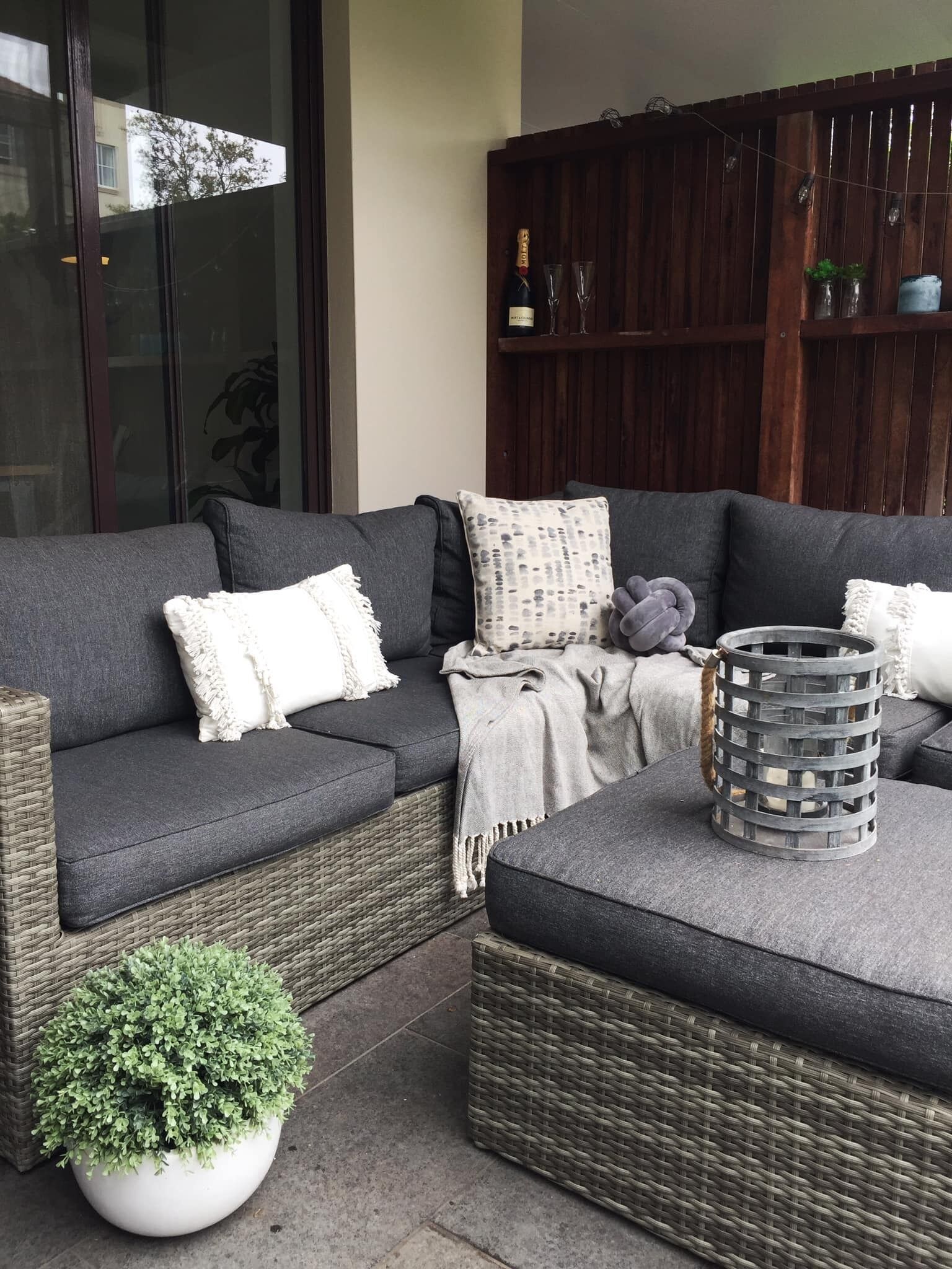 Chic designer garden apartment moments from beach! — image 8