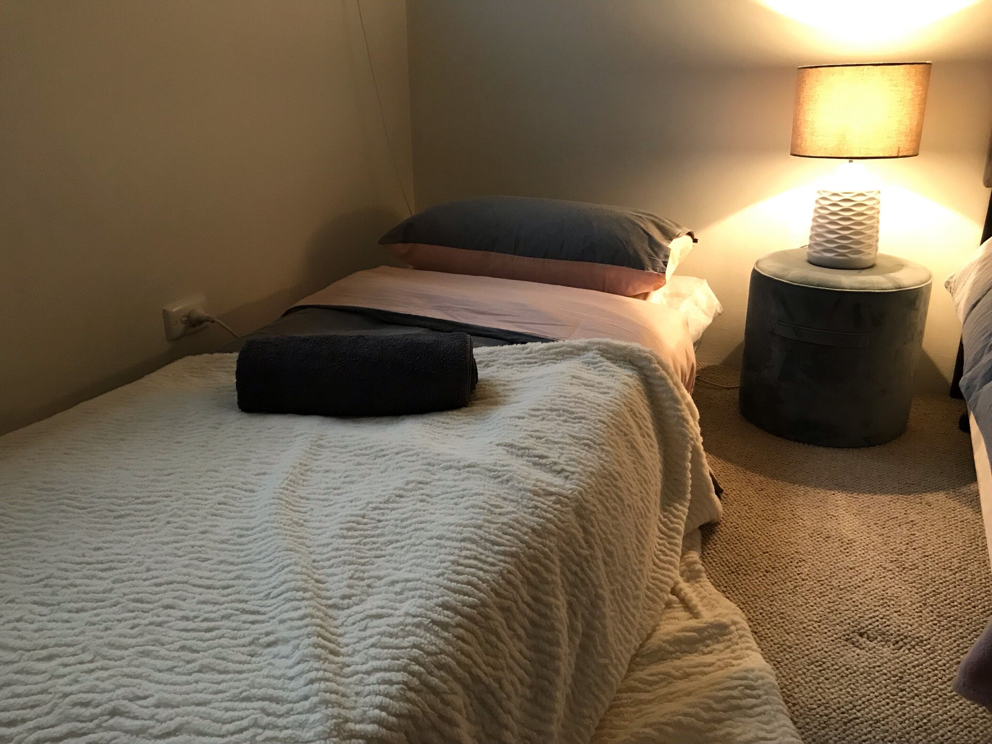 Chic designer garden apartment moments from beach! — image 12