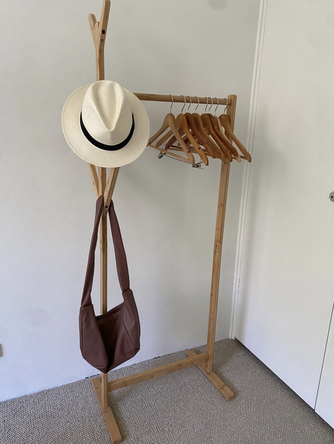 Chic designer garden apartment moments from beach! — image 13