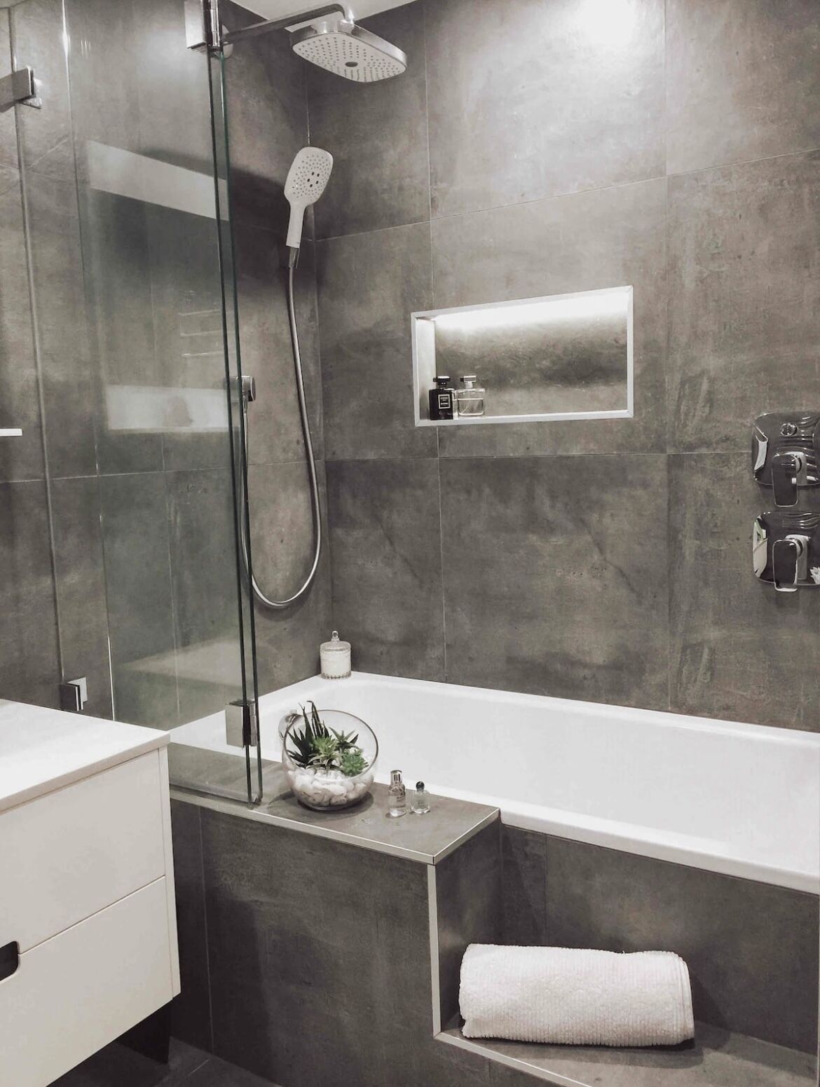 Chic designer garden apartment moments from beach! — image 4