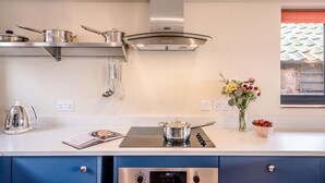 Rumah (3 Bedrooms) | Dapur pribadi | Oven, kompor, mesin pencuci piring, dan peralatan masak/sendok-piring