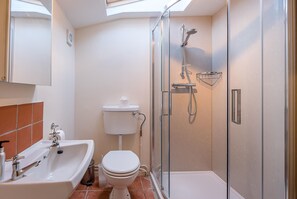 Bathroom - Lovely South-facing Garden, Close to Beach, Aldeburgh (Aldeburgh)