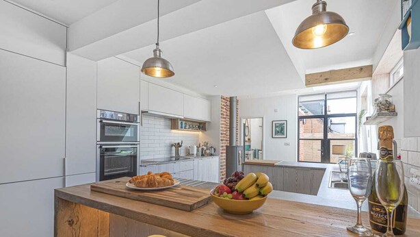 Coffee/tea maker, fridge, microwave, oven - Seagrass Cottage Southwold Air Manage Suffolk (Reydon)