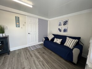 تلفزيون ذكي، مدفأة، ستيريو