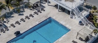 Great location -pool-boat ramp-marina-golf cart 
