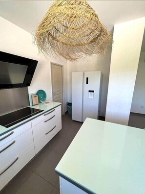 Fridge, microwave, oven, stovetop