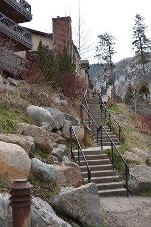 Property grounds - Spend Easter 2023 in Vail! (Vail)