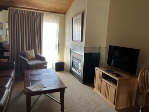 Living area - Spend Easter 2023 in Vail! (Vail)